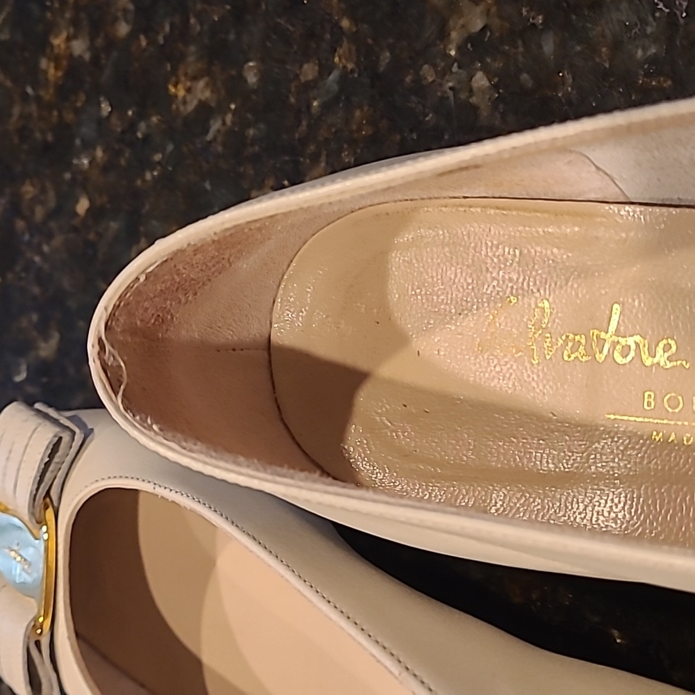 Vintage Salvatore Ferragamo 7.5AA Vera Bow - Picture 15 of 16